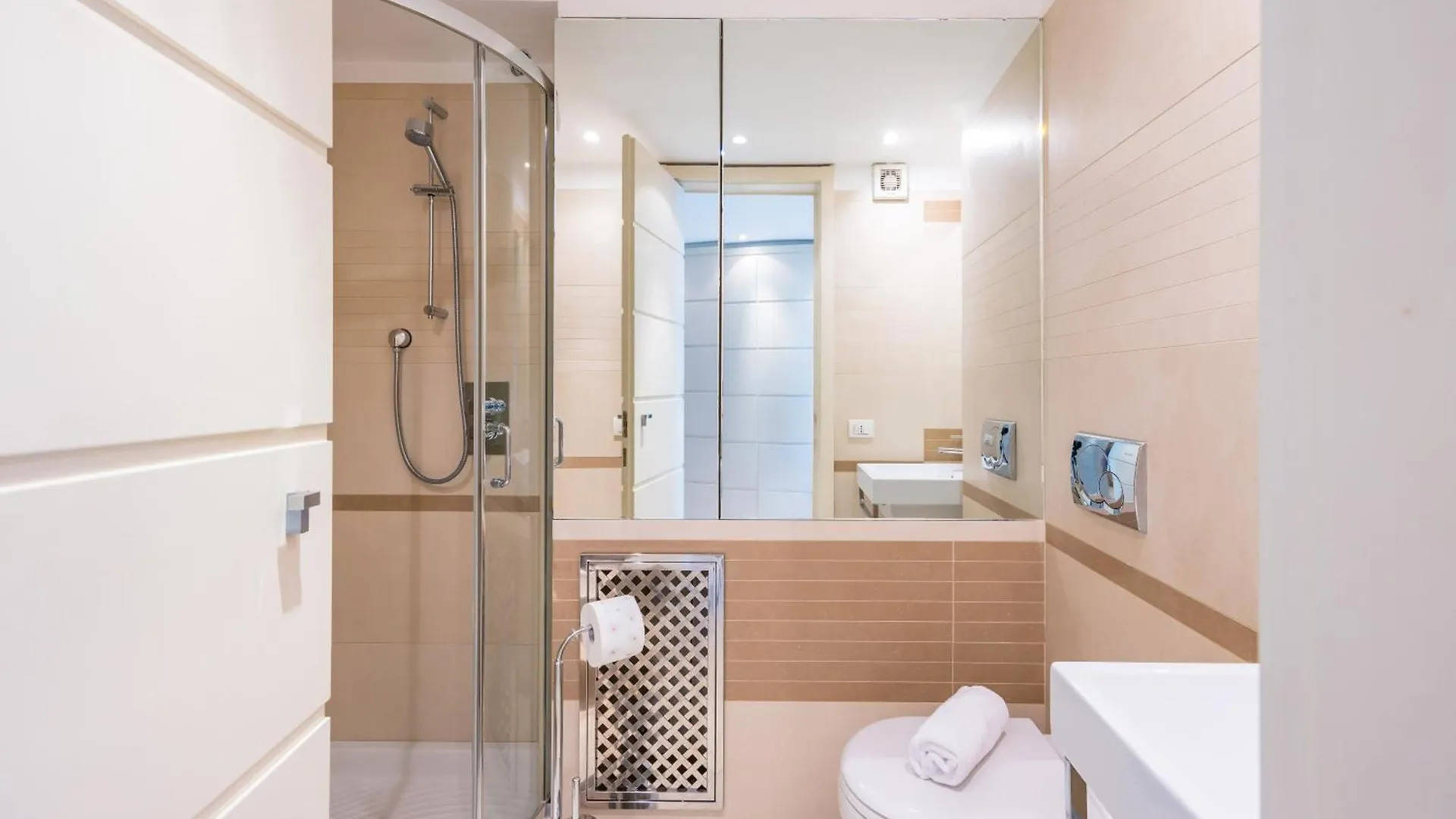 Blu Breeze On Seafront With Parking By Napoliapartments