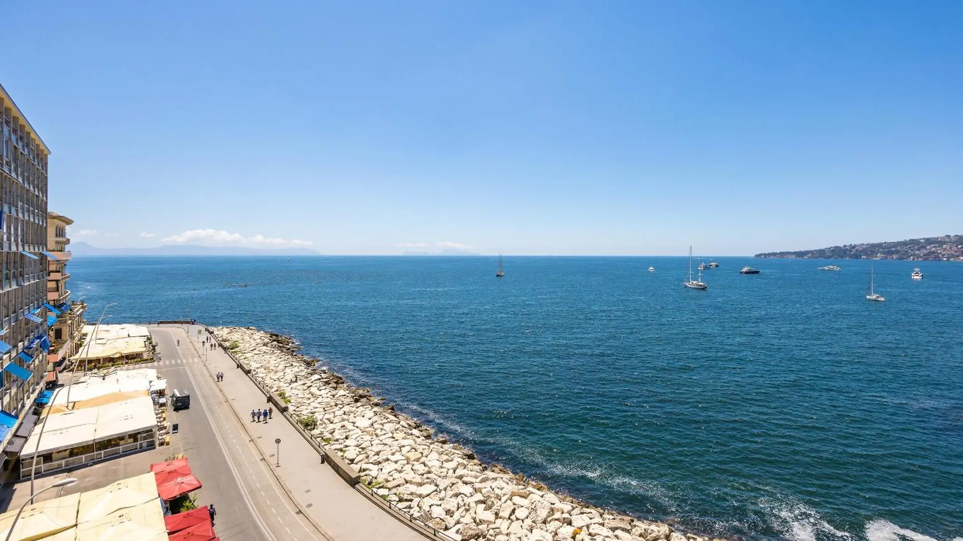 Apartment Blu Breeze On Seafront With Parking By Napoliapartments