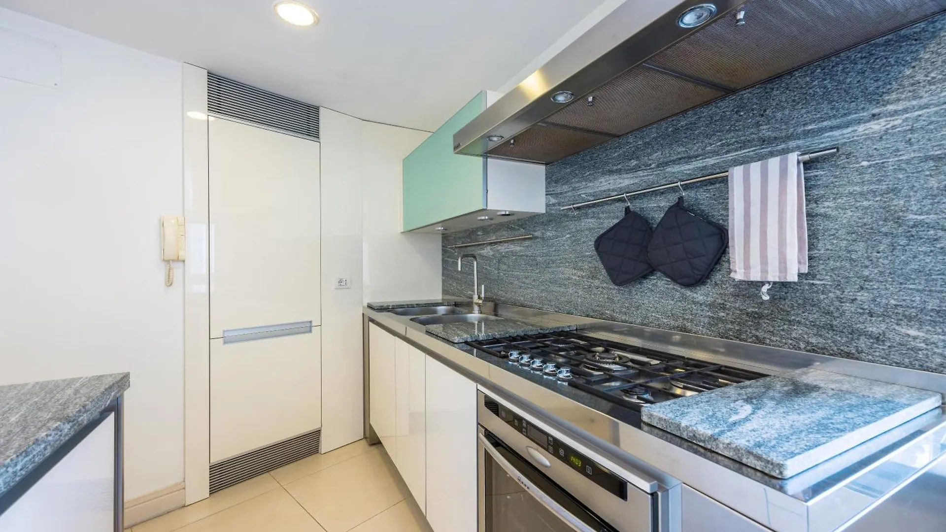 Apartment Blu Breeze On Seafront With Parking By Napoliapartments