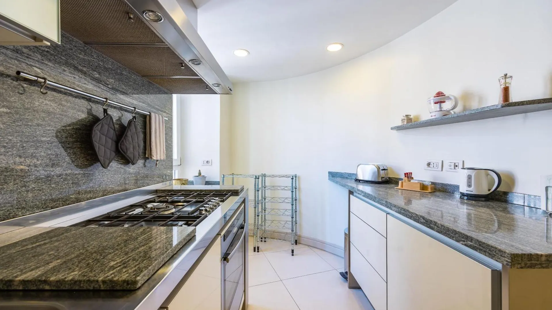 Blu Breeze On Seafront With Parking By Napoliapartments Italy