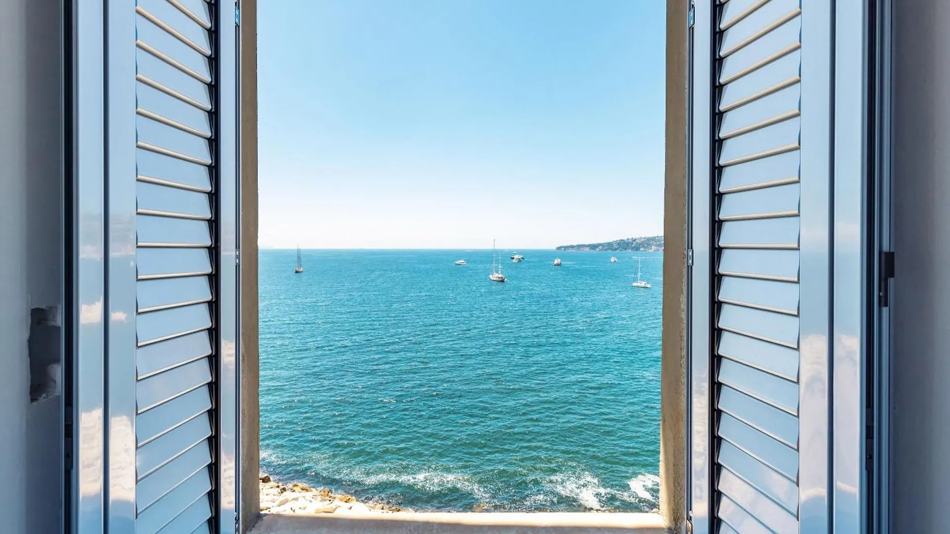 Blu Breeze On Seafront With Parking By Napoliapartments