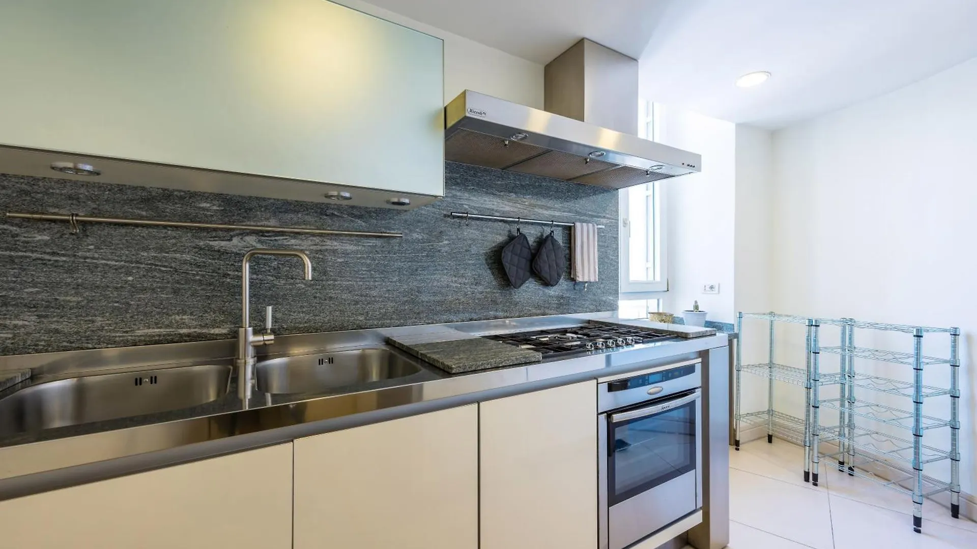 Blu Breeze On Seafront With Parking By Napoliapartments 0*, Naples
