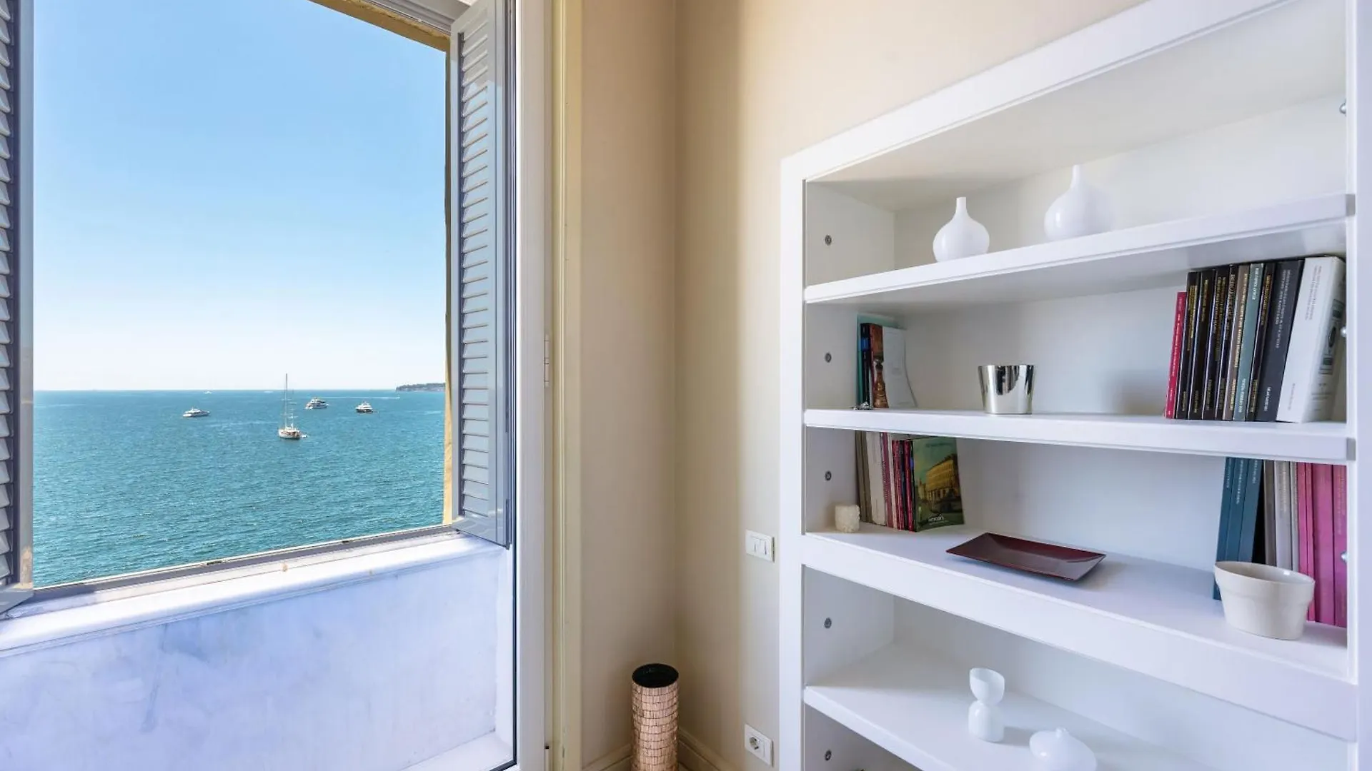 Blu Breeze On Seafront With Parking By Napoliapartments 0*, Νάπολη