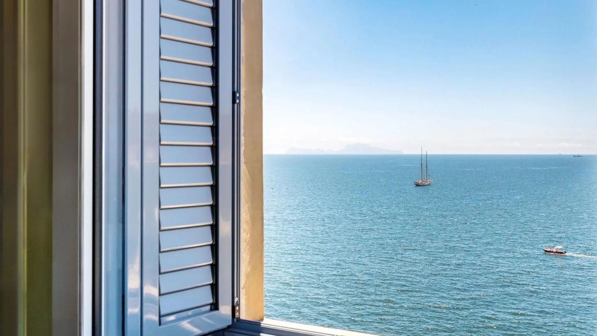 Blu Breeze On Seafront With Parking By Napoliapartments